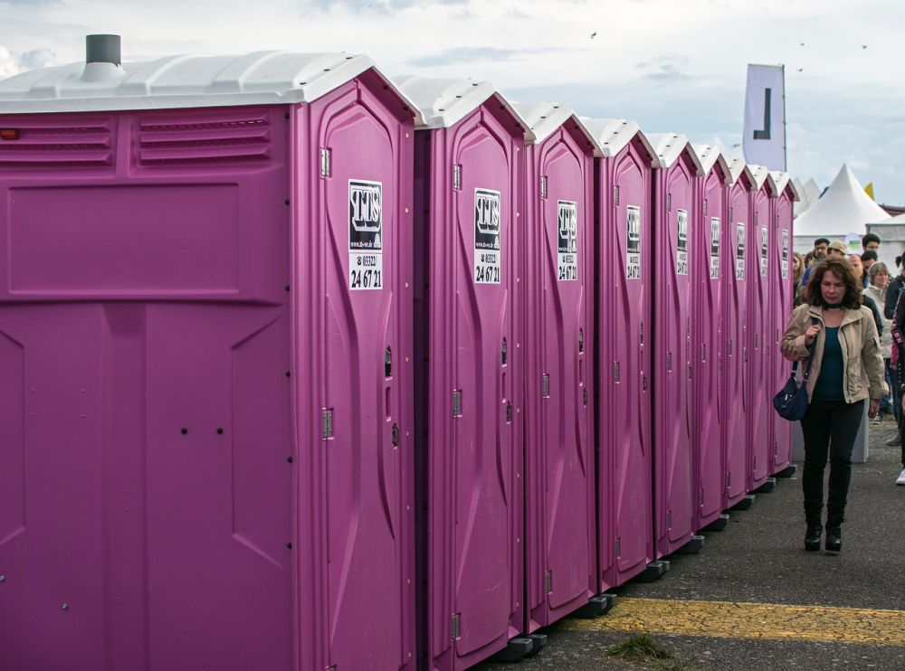 Mobila toaletter: En lösningsorienterad guide för sanitära behov var som helst