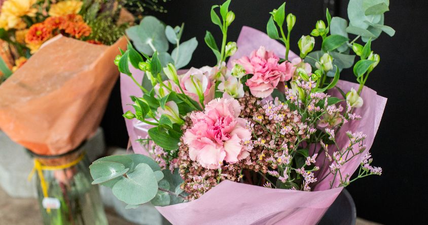 Blomsterbud lilla edet  när omtanke ska fram i tid