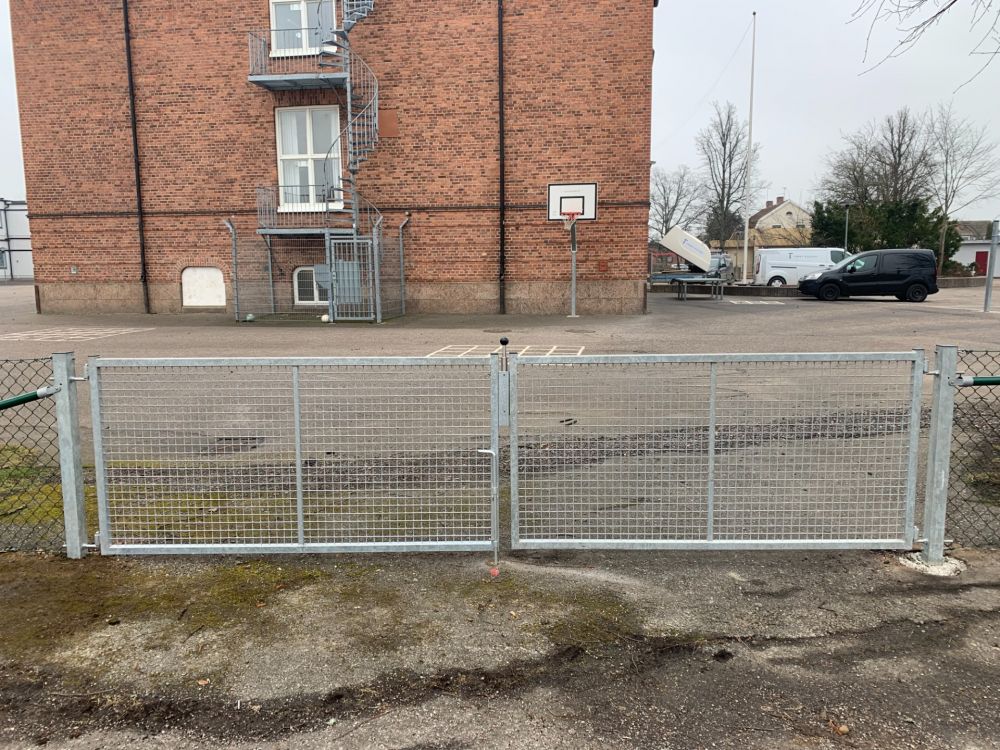 Stängsel  trygghet, struktur och stil runt tomten